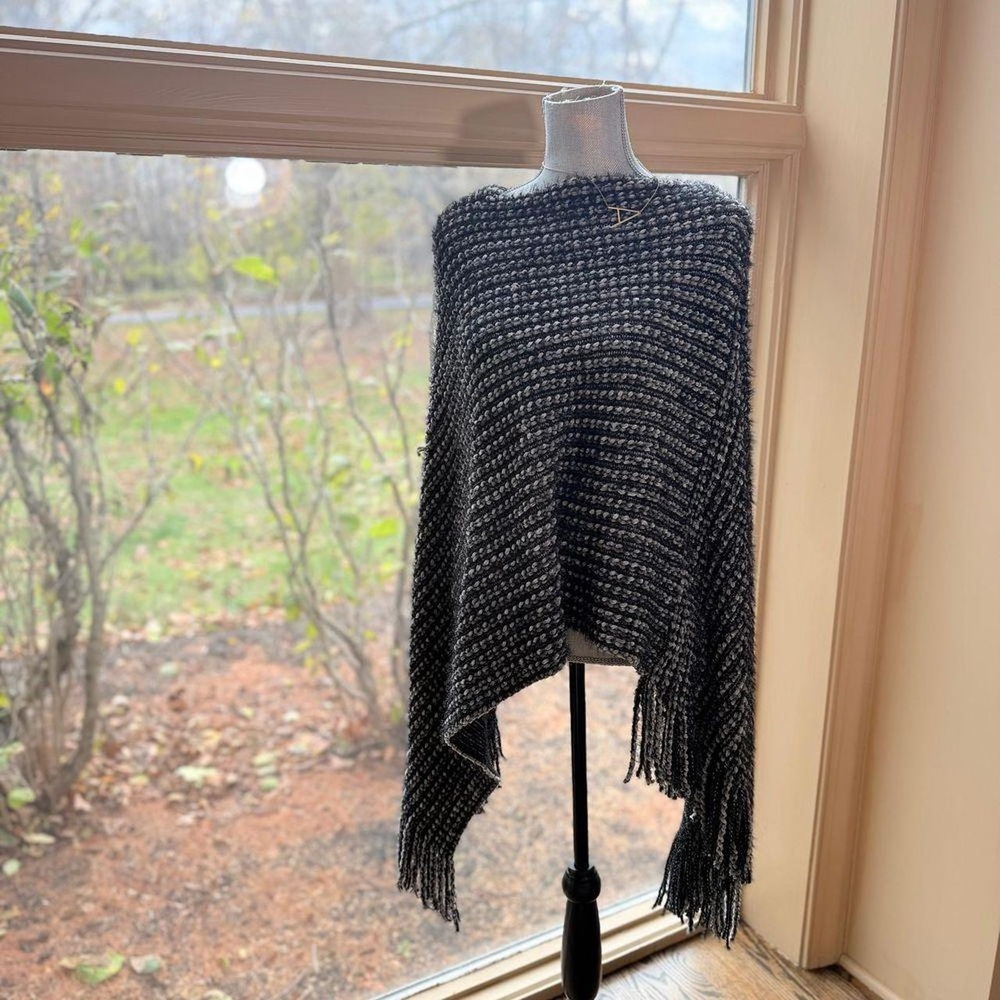 Knitted yarn poncho boxy blanket pullover shawl with fringe in Black